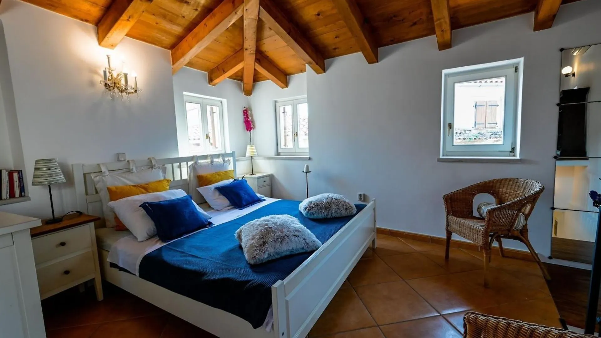Sleek And Trendy Downtown Apartment - One Bedroom Apartment Ρόβινι