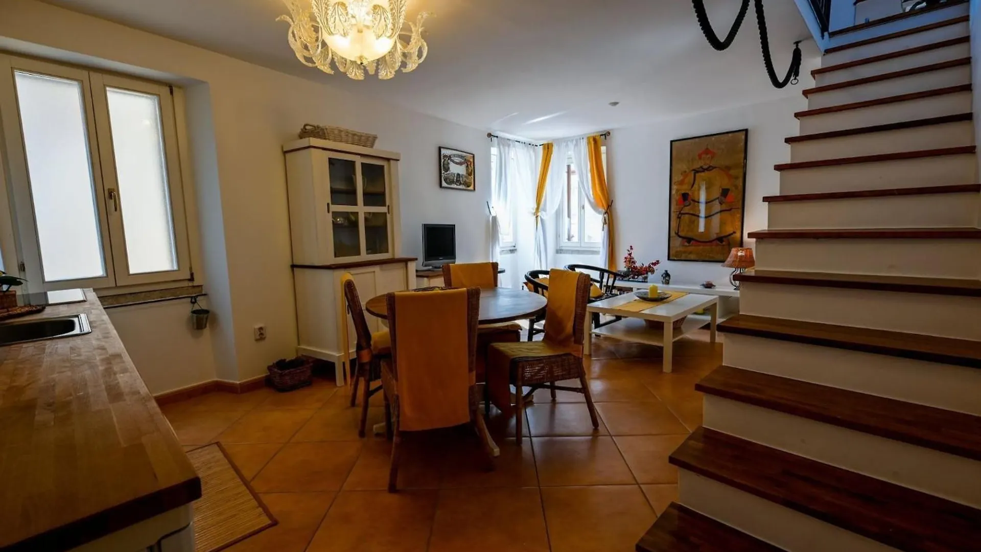 Sleek And Trendy Downtown Apartment - One Bedroom Apartment Ρόβινι