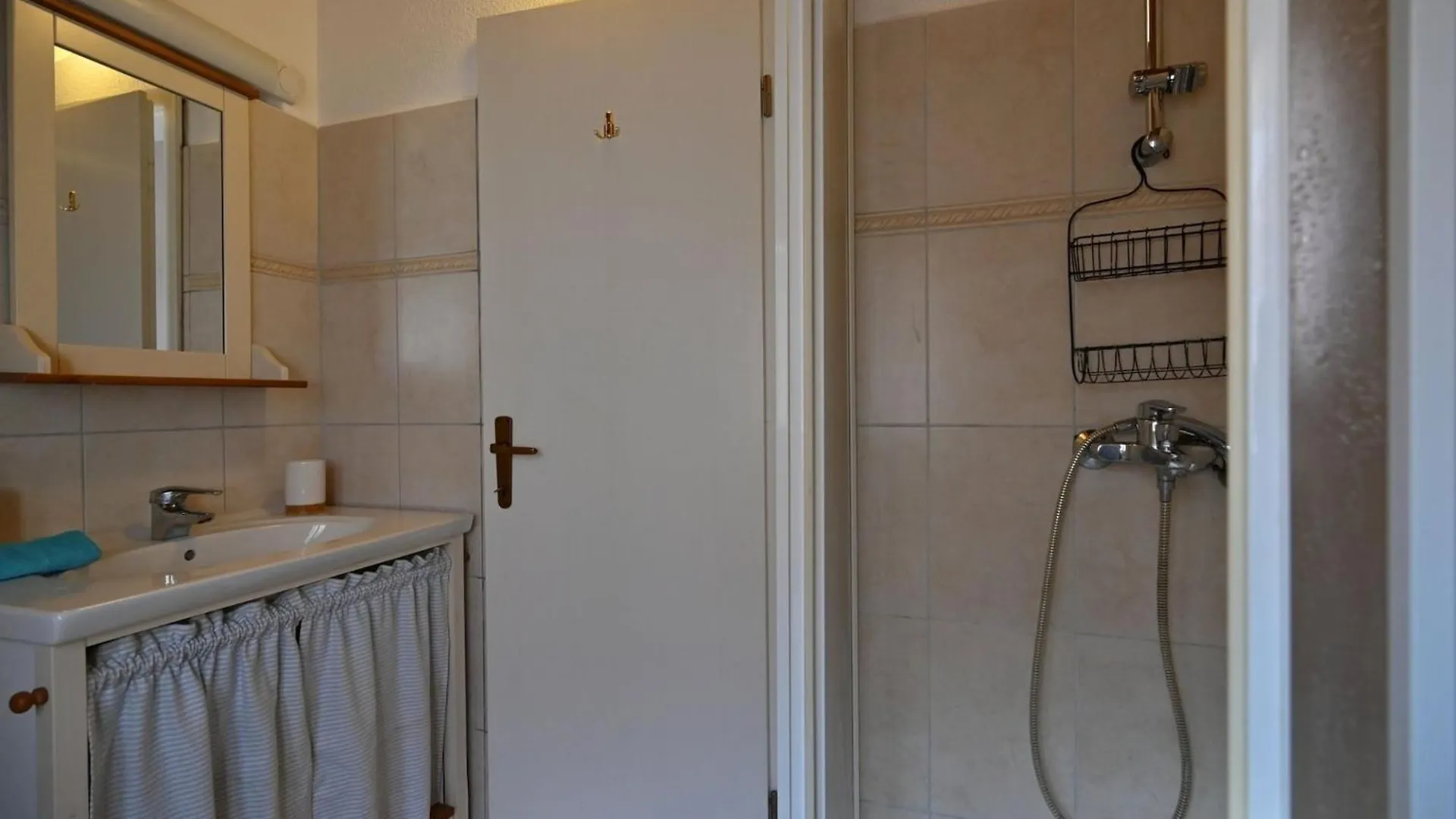 Sleek And Trendy Downtown Apartment - One Bedroom Apartment Ρόβινι