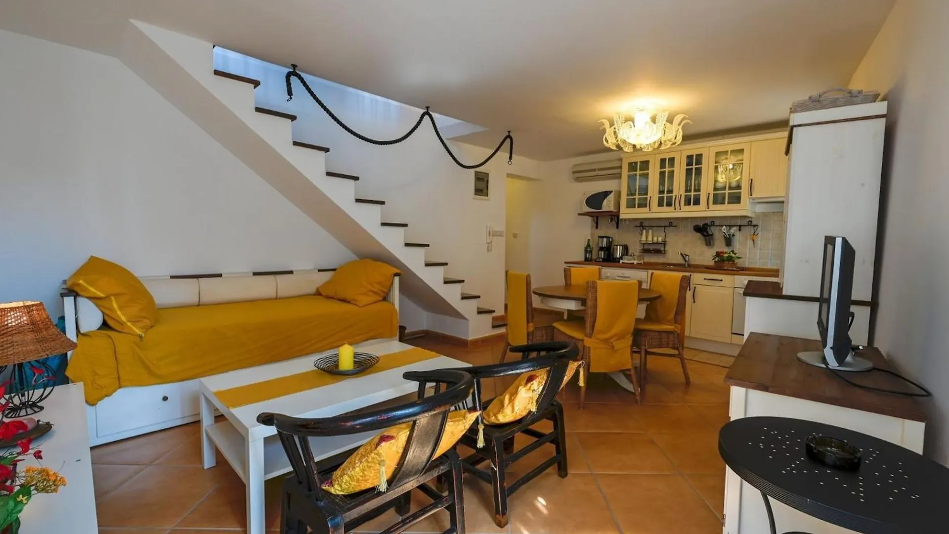 Sleek And Trendy Downtown Apartment - One Bedroom Apartment Ρόβινι